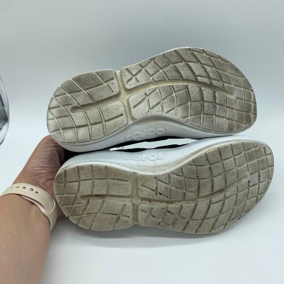 Oofos Women's size 7 OOMG EEZEE Black and White Slip On Sneakers Comfort Recover - Picture 6 of 8